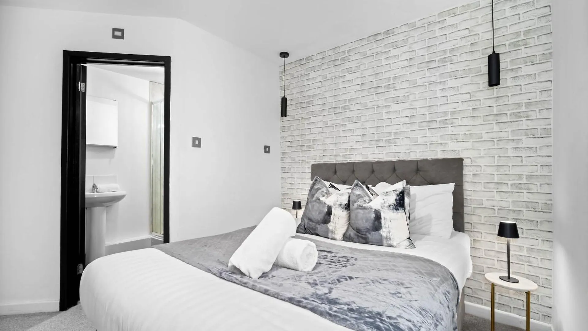 5 Bedrooms - 5 Bathrooms - Parking - Garden - 376 Birmingham United Kingdom