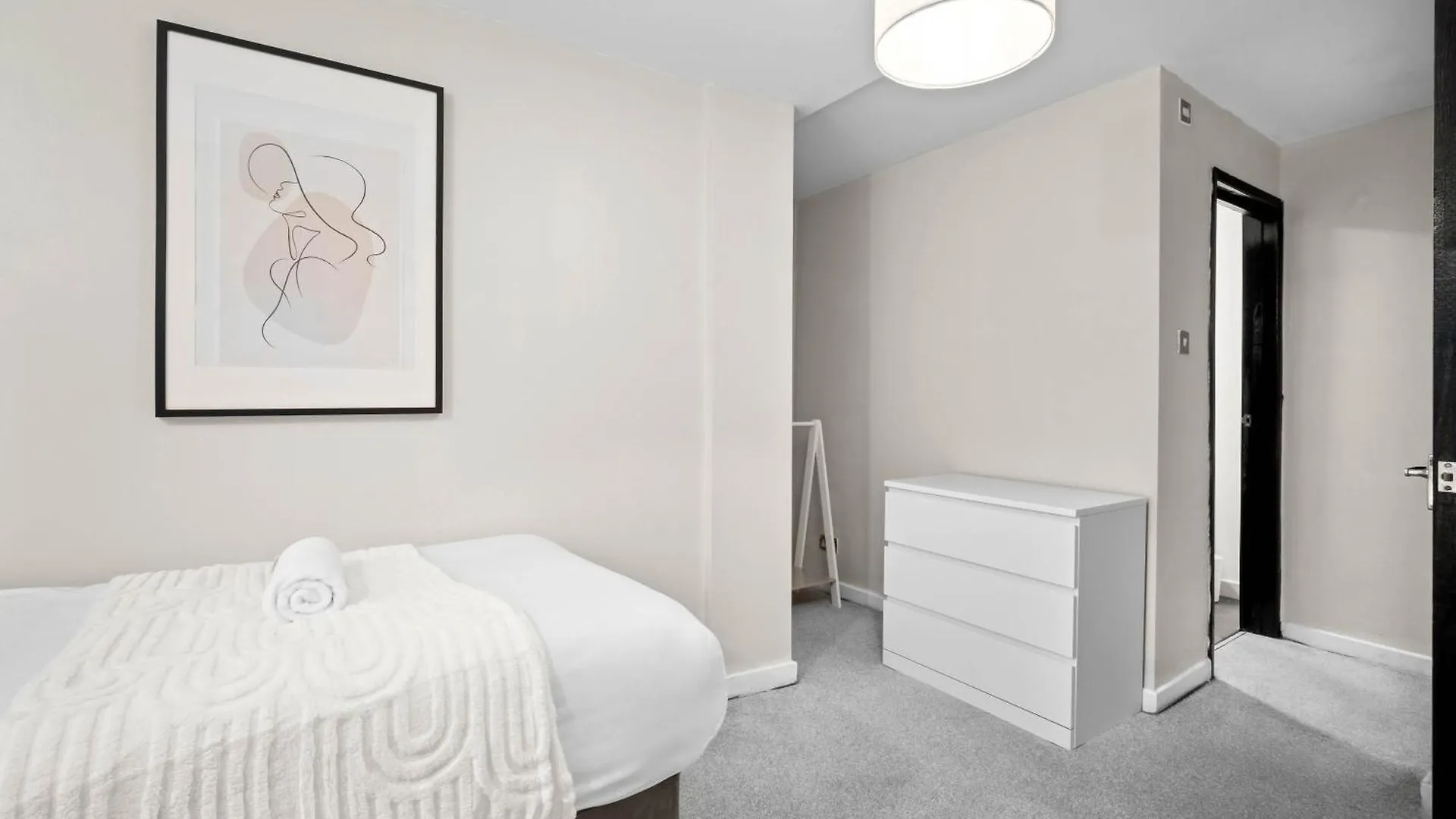 5 Bedrooms - 5 Bathrooms - Parking - Garden - 376 Birmingham Holiday home