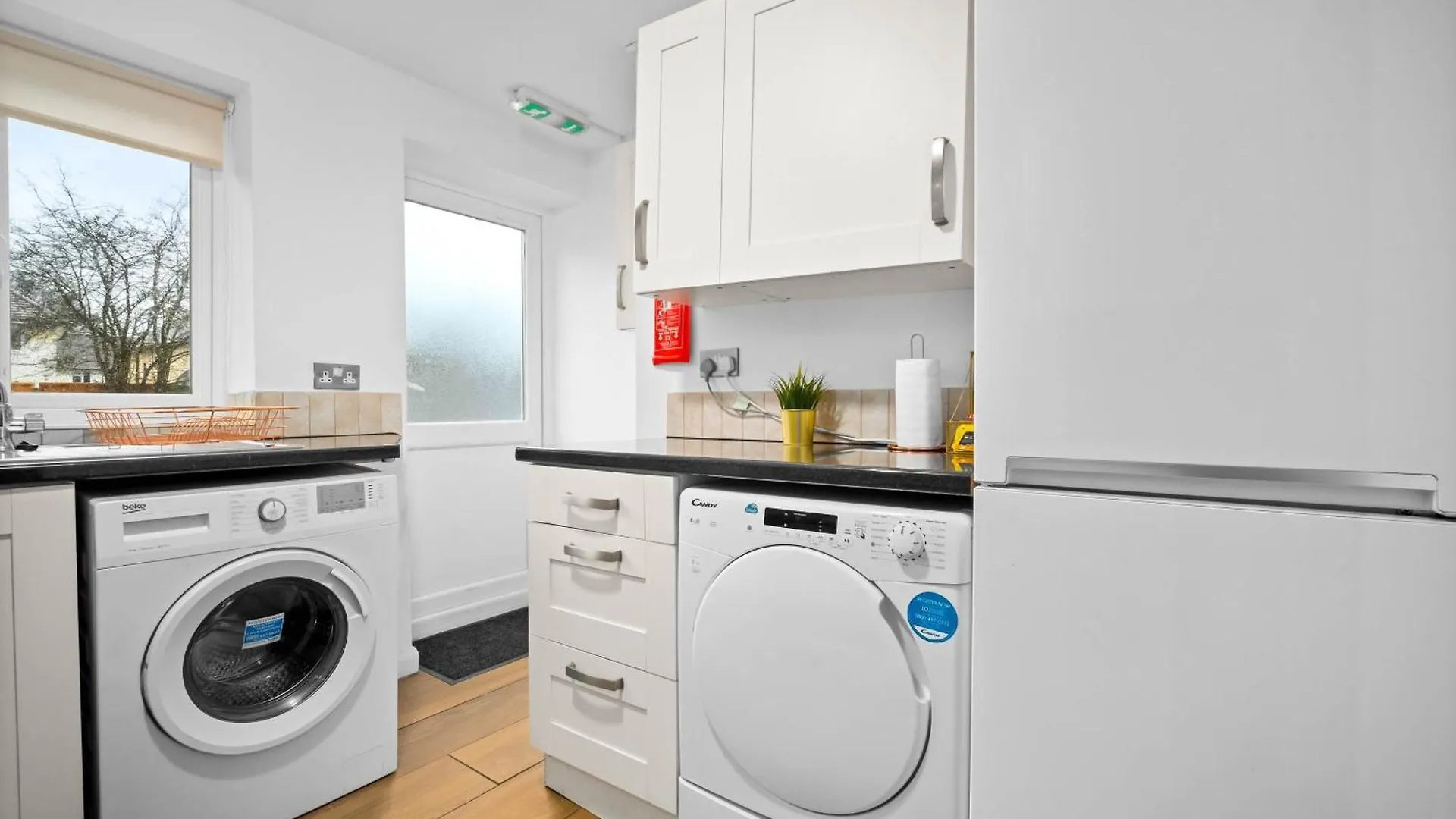 5 Bedrooms - 5 Bathrooms - Parking - Garden - 376 Birmingham