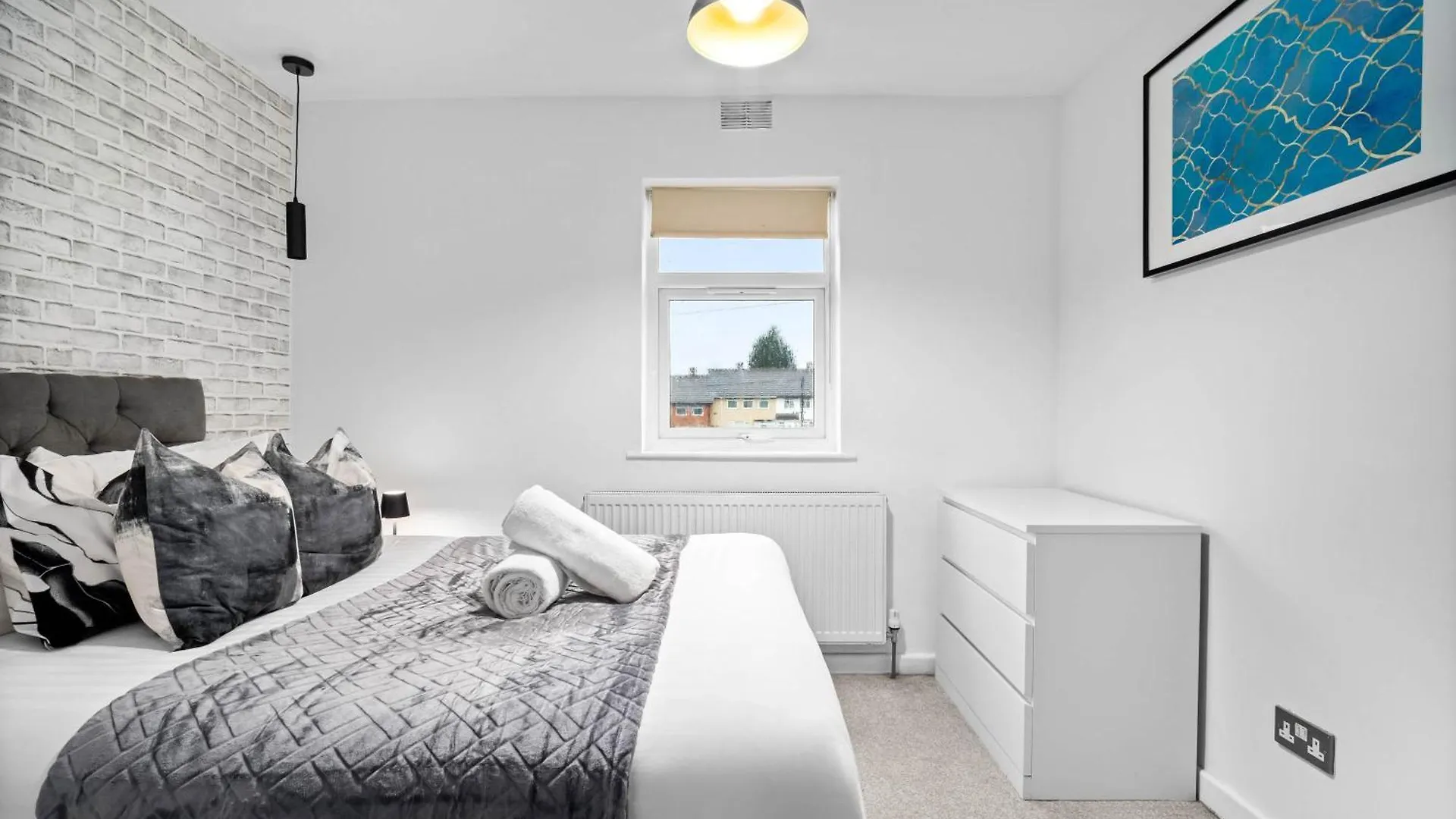 5 Bedrooms - 5 Bathrooms - Parking - Garden - 376 Birmingham 0*,  United Kingdom