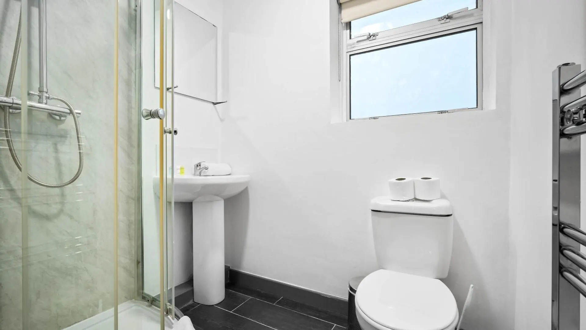 5 Bedrooms - 5 Bathrooms - Parking - Garden - 376 Birmingham United Kingdom