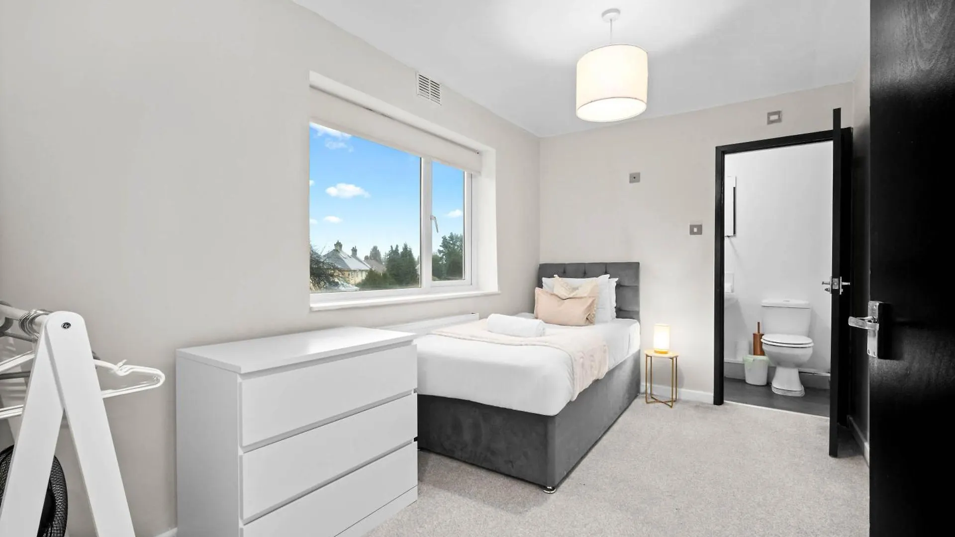 5 Bedrooms - 5 Bathrooms - Parking - Garden - 376 Birmingham Holiday home