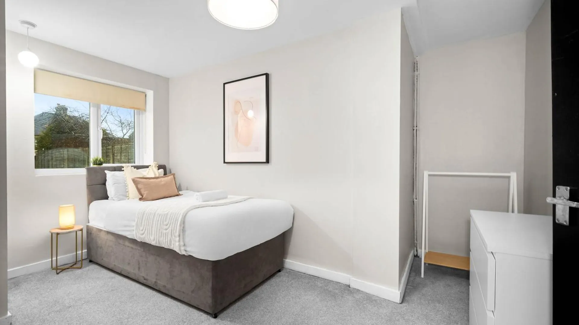 5 Bedrooms - 5 Bathrooms - Parking - Garden - 376 Birmingham
